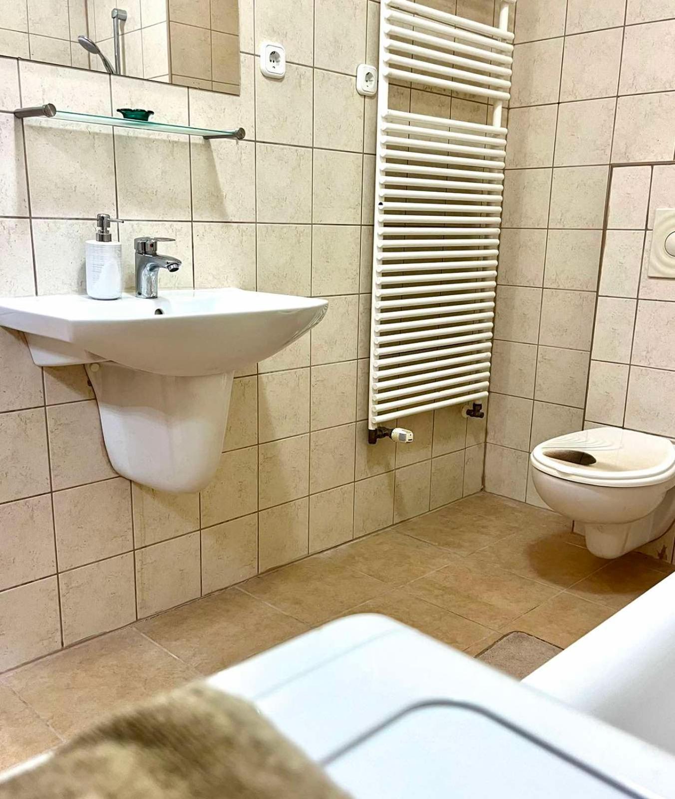 Zen Apartman Budakalasz Ngoại thất bức ảnh